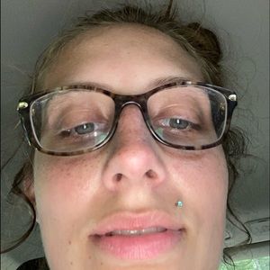 Meet your Posher, Chloe